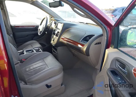 2013 Chrysler Town & Country Touring-L z USA, uszkodzony, nr VIN 2C4RC1CG3DR569577